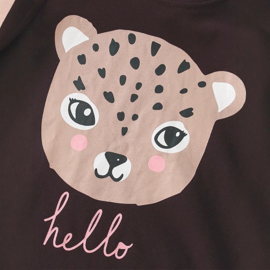 New autumn and winter styles for young children: round-neck, 3D, cute, cartoon-themed tops for little girls.
