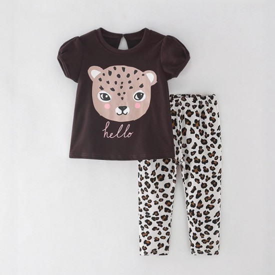 New autumn and winter styles for young children: round-neck, 3D, cute, cartoon-themed tops for little girls.